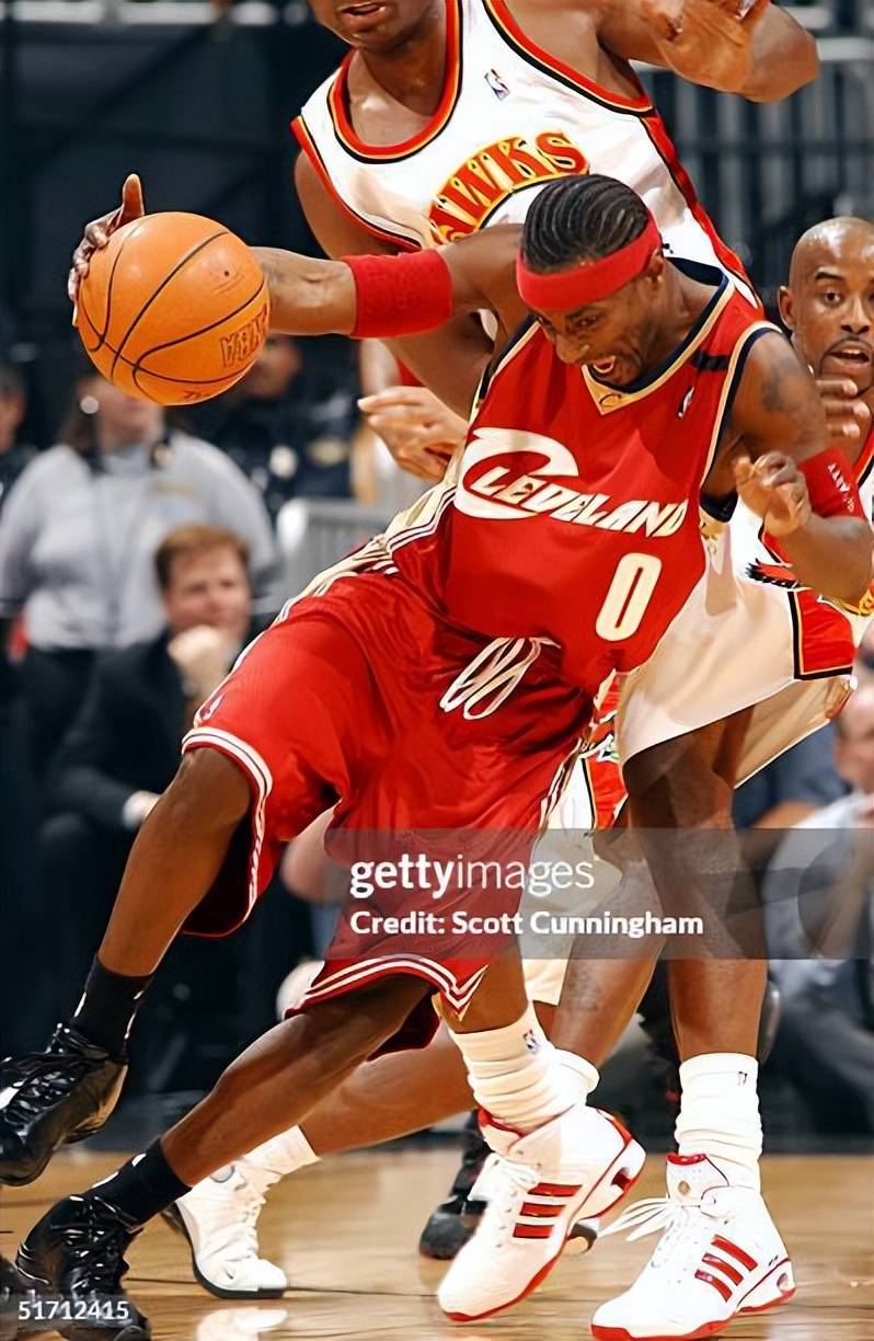 詹姆斯经典比赛全场回放 詹姆斯经典比赛全场回放